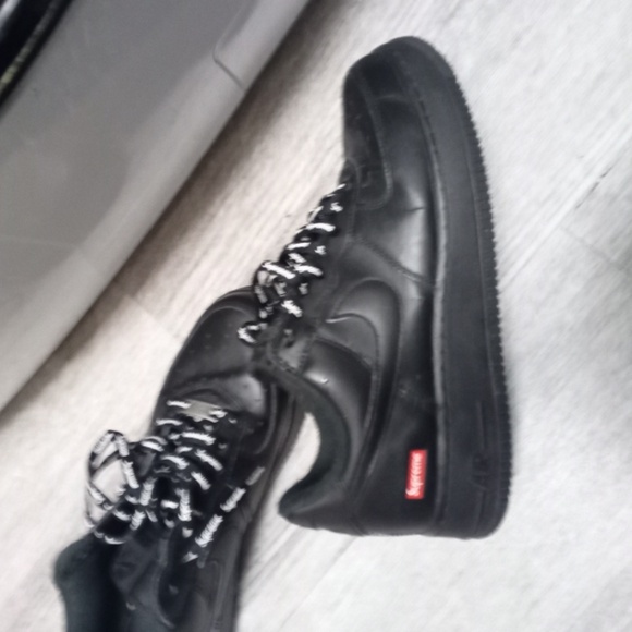 Black supreme Air Force 1